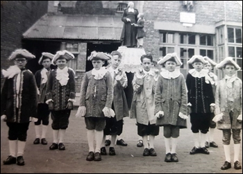 Procession09061947-01.jpg